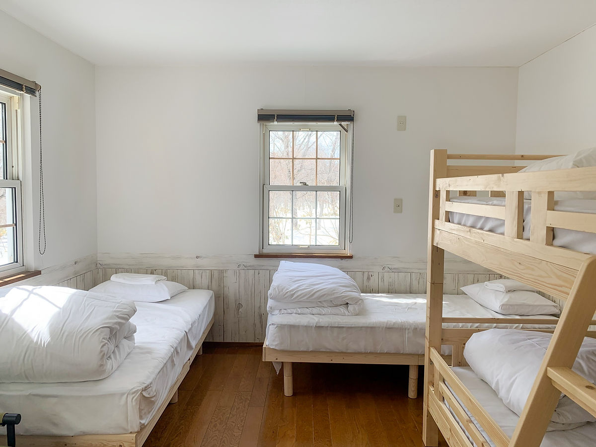Chalet Banff - 6 bedroom 6 bathroom Ski Lodge, Niseko Village, Niseko — 4