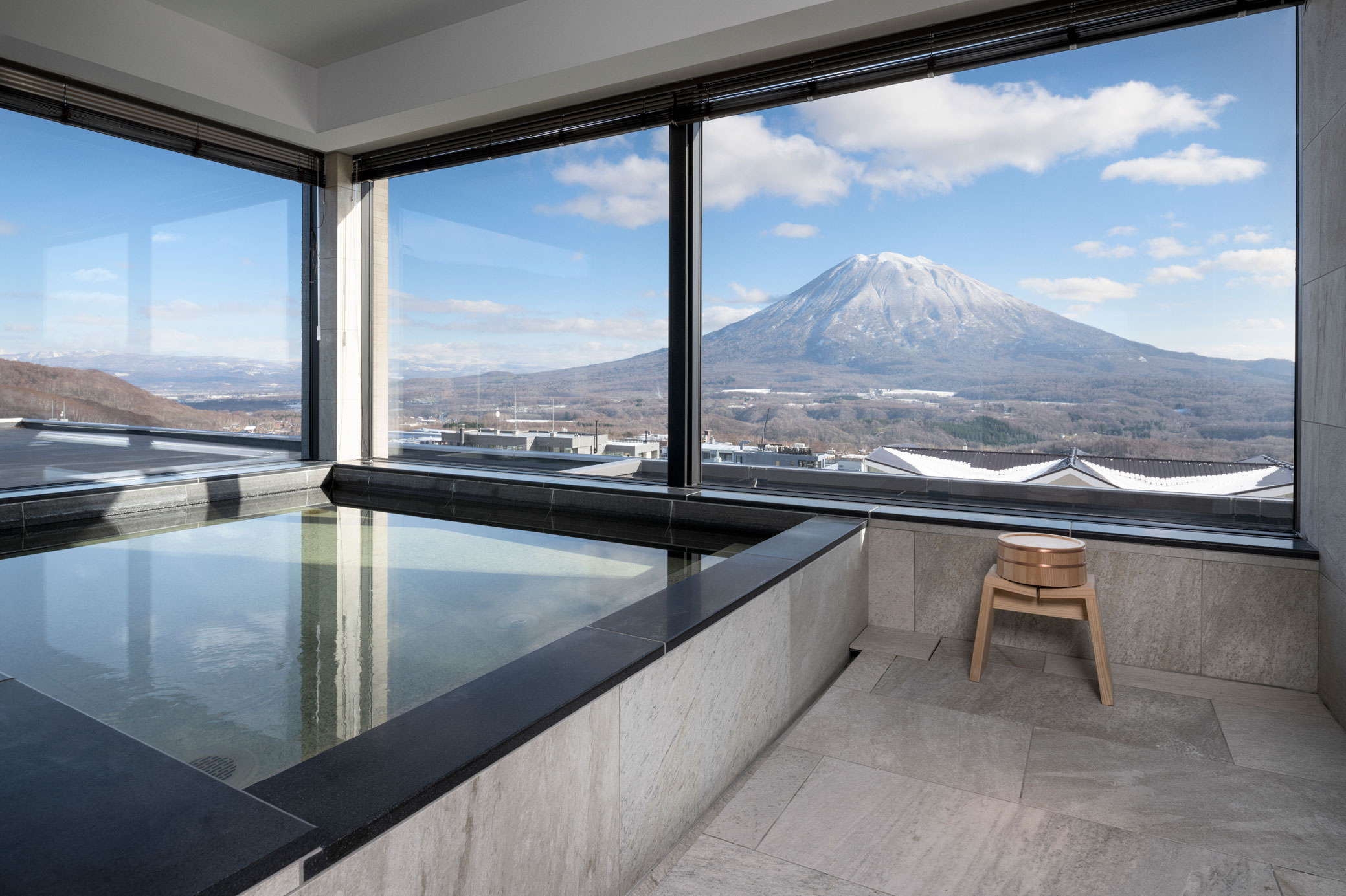 Sansui Niseko, Hirafu, Niseko — Onsen bath